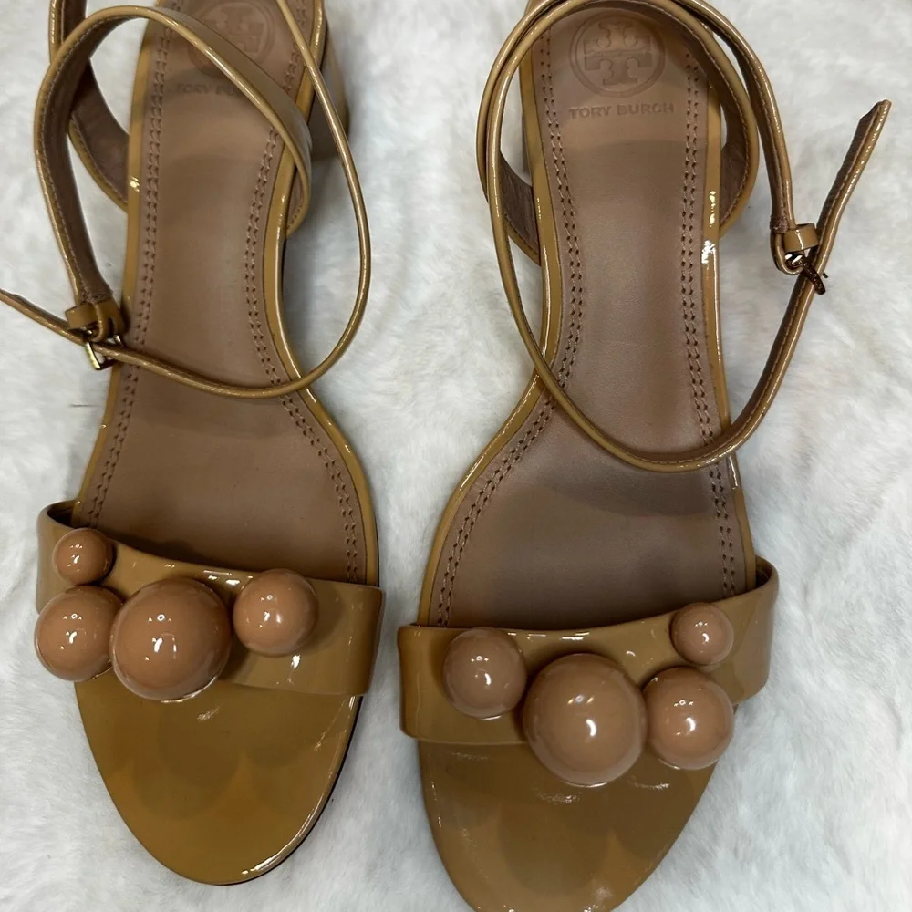 Tory Burch Patent Leather Bubble Sandals in Tan